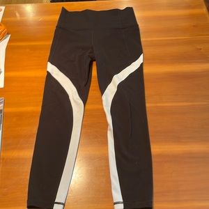 Athleta Salutation Stash Pocket 7/8 Tight